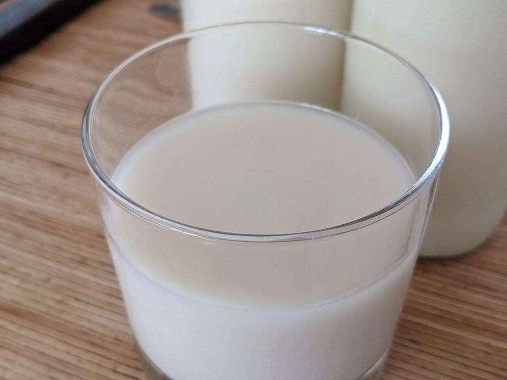 Lait d'avoine maison à la vanille et à la cannelle
