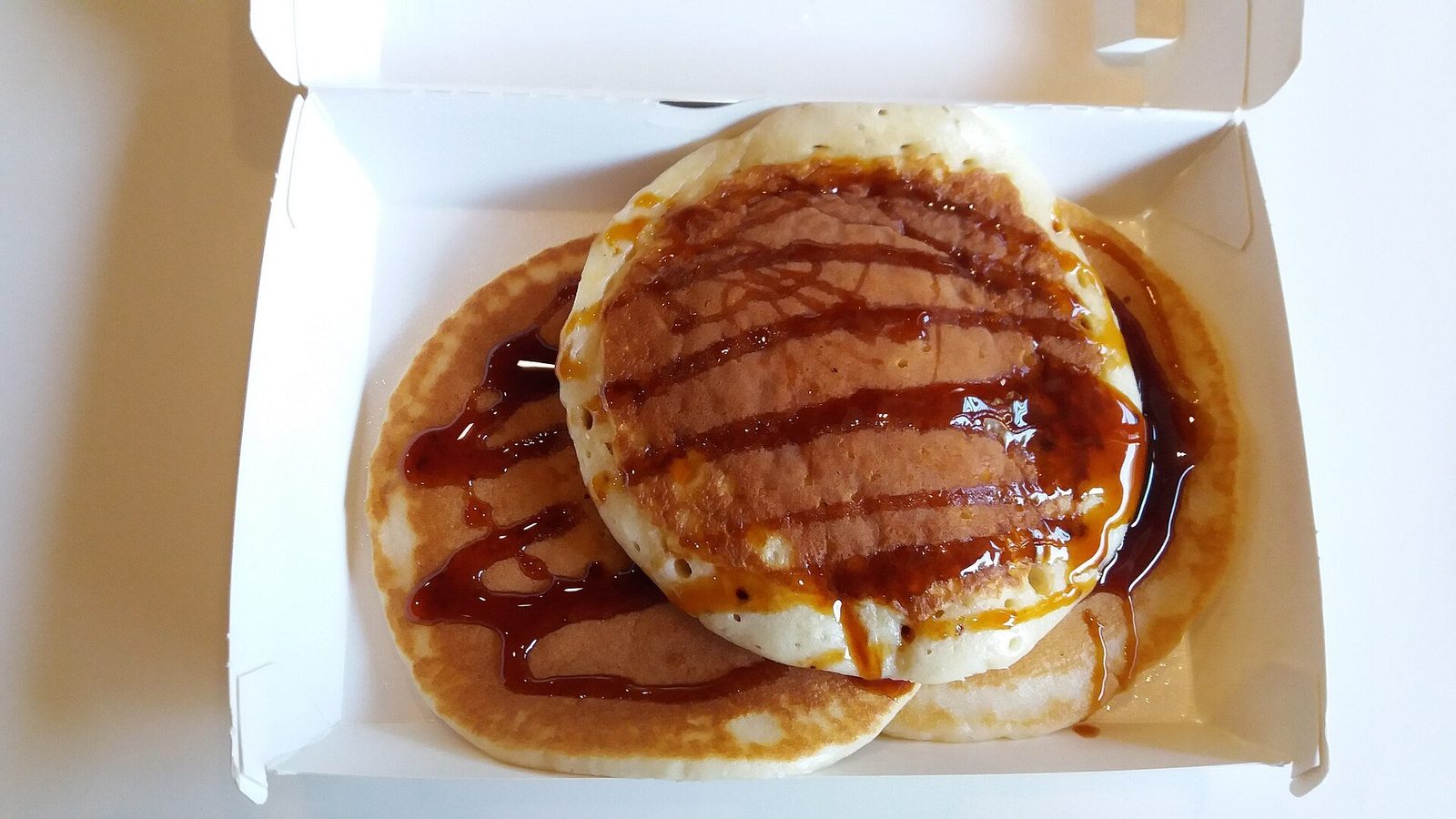 Pancakes épais à la purée d'amandes et cannelle