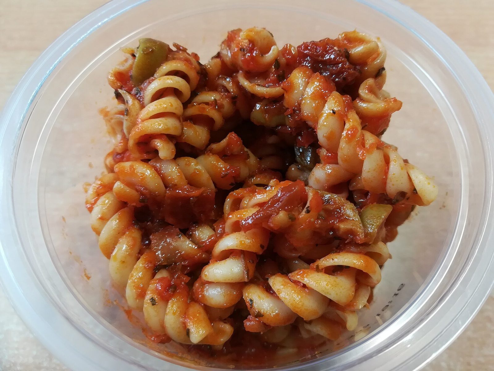 Salade de pâtes tiède, poivron rôti et tahin