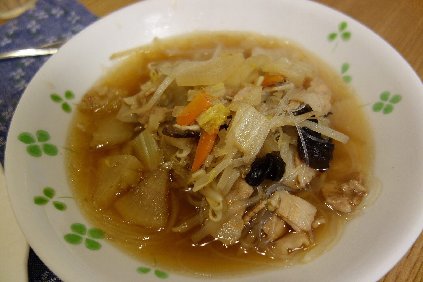 Soupe au gingembre, shiitakés et vermicelles de riz